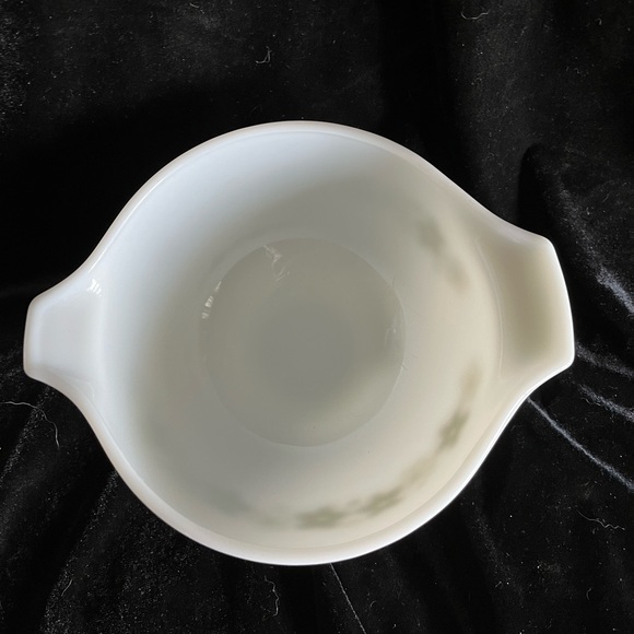 Pyrex #441 1 1/2pt Cinderella bowl Spring blossom, crazy daisy. 2 bowls for sale - Picture 3 of 6